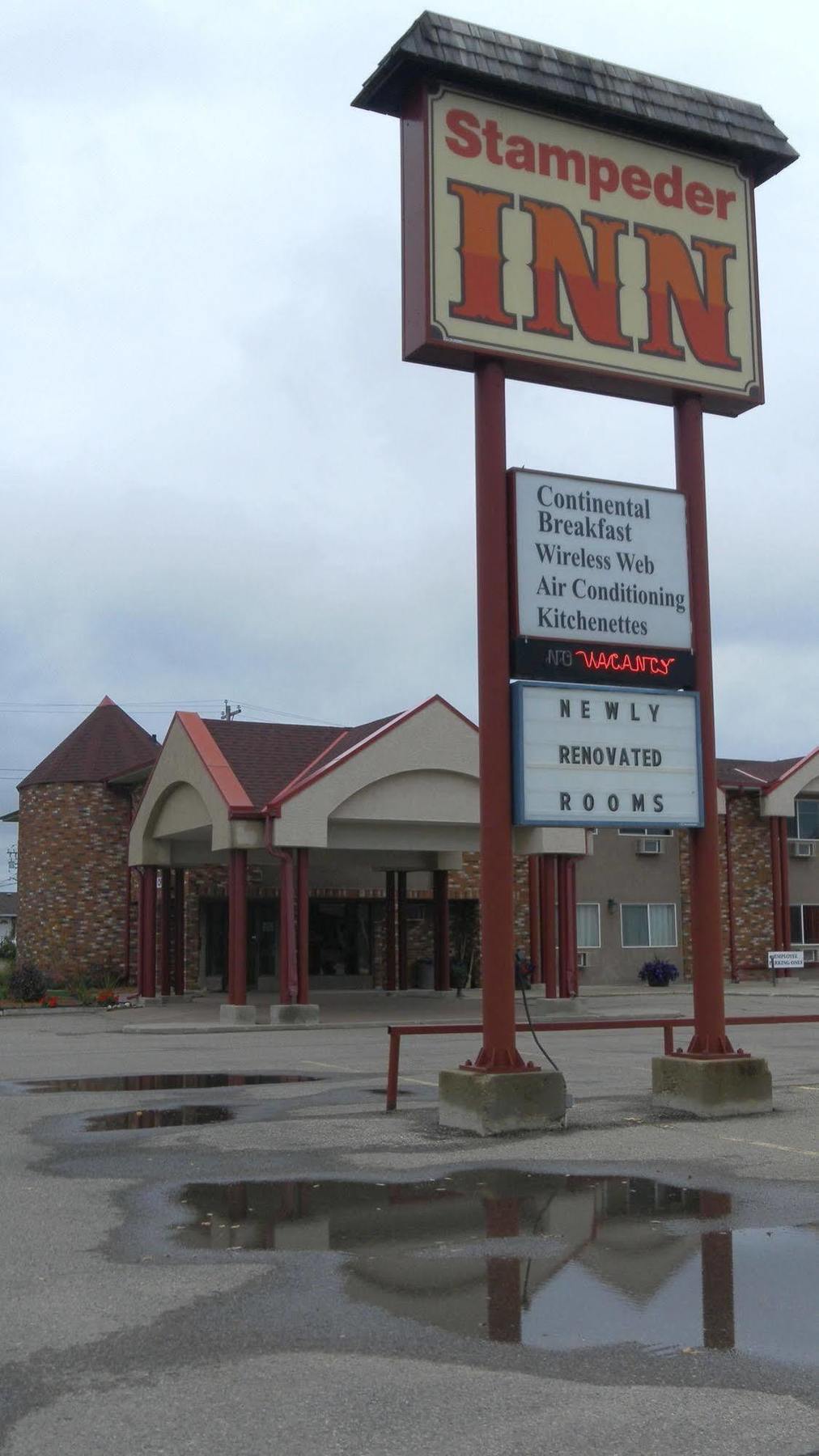 Stampeder Inn Ponoka Eksteriør billede
